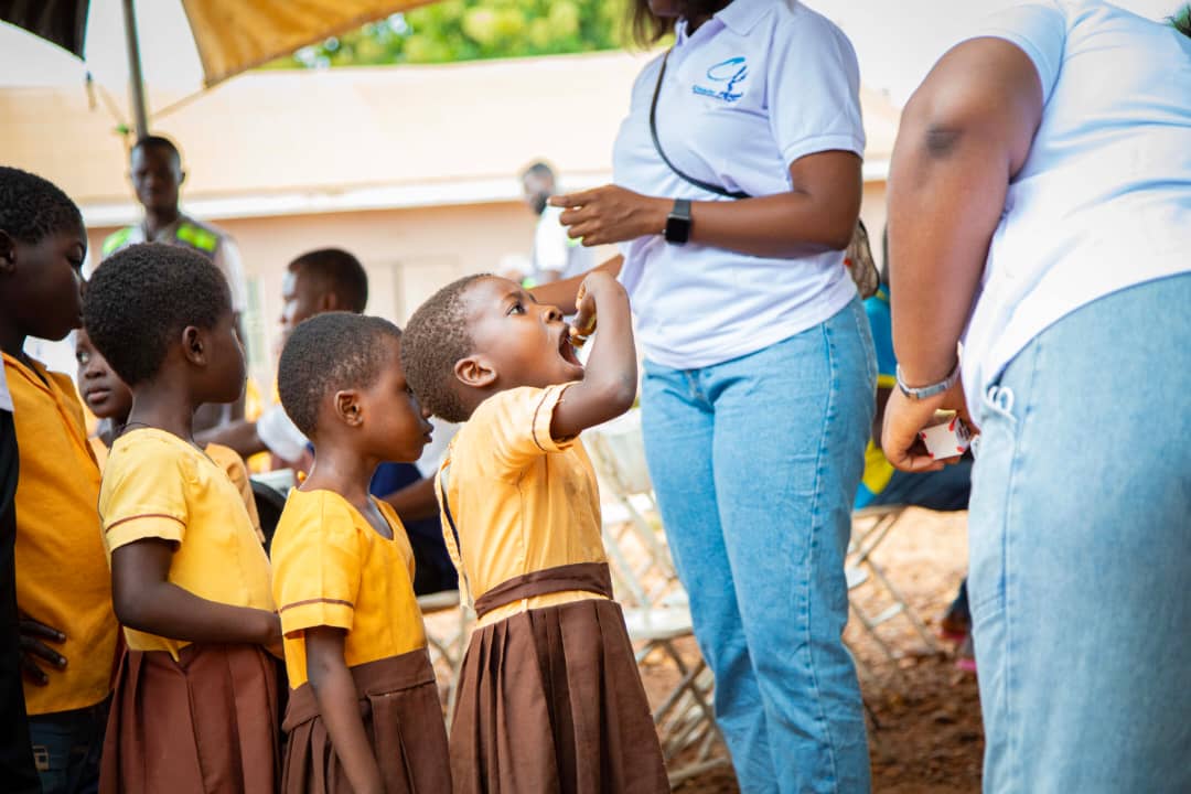 Chichi Foundation Deworms Pupils in Pokuase in the Mankranso District